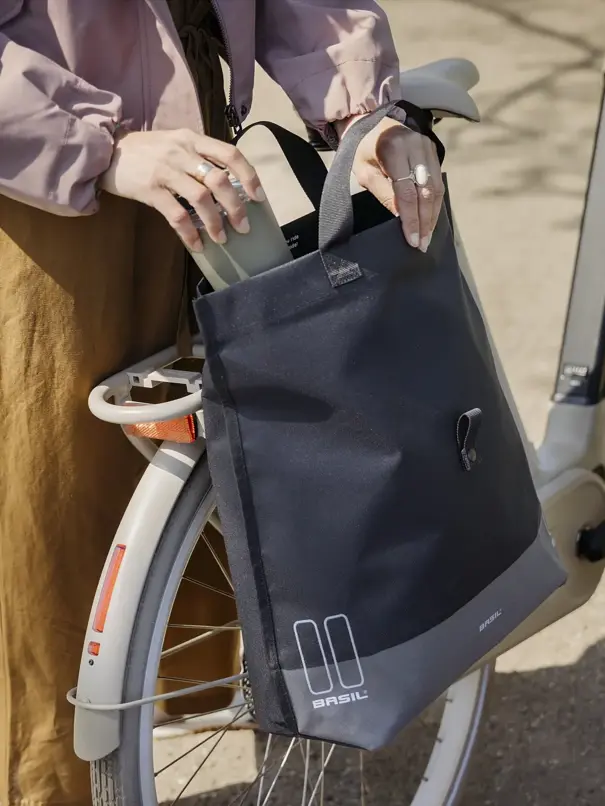 Basil Mara Evo - fietsshopper MIK Hooks - 17-19L - zwart