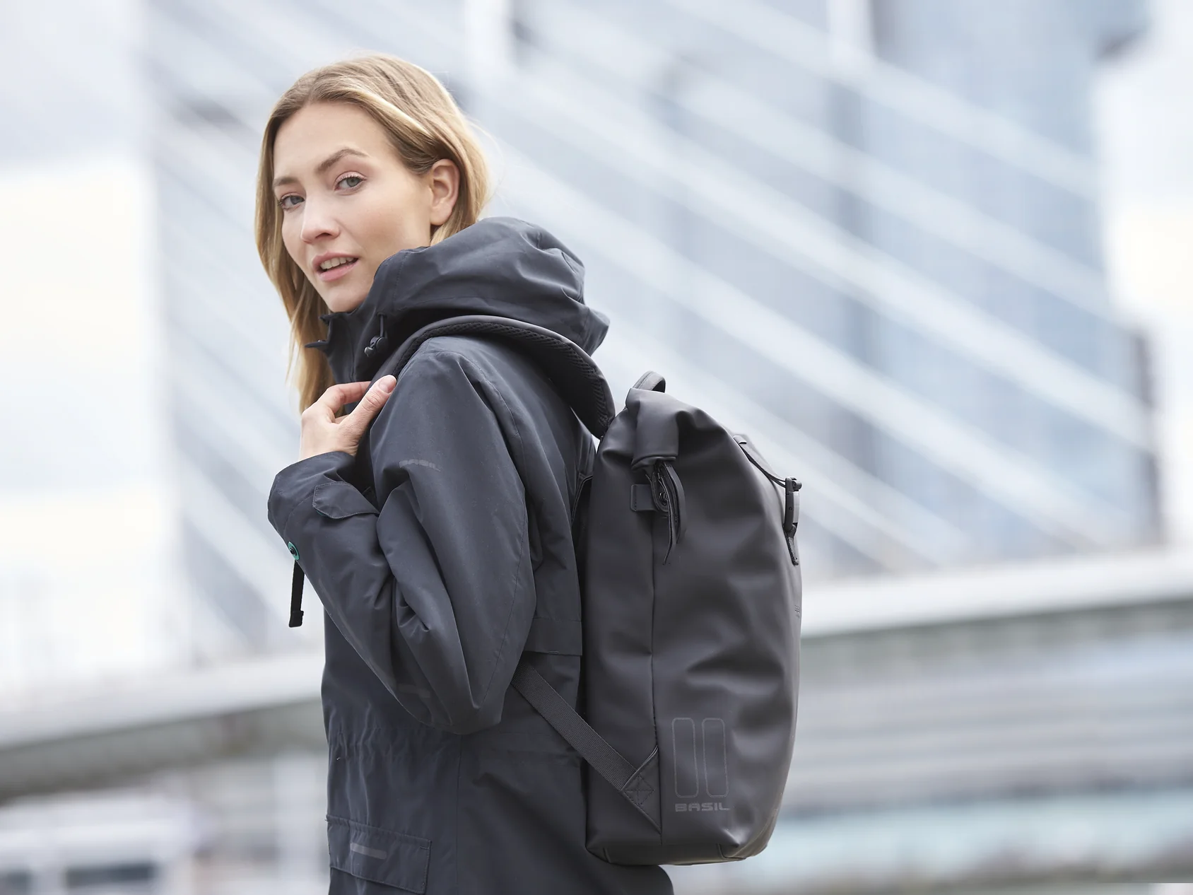 Basil SoHo bicycle backpack series_11_hero.webp