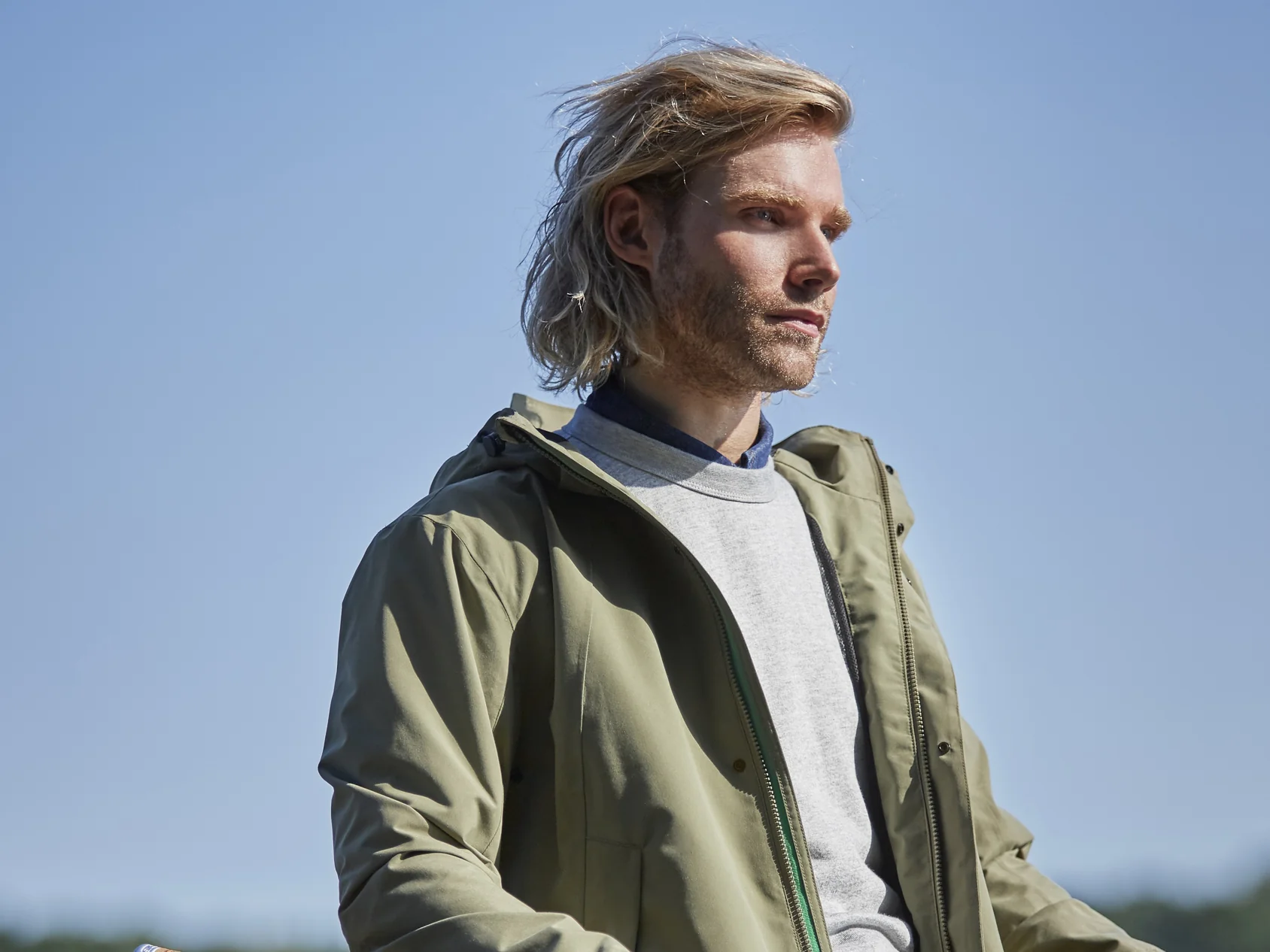 Basil Cyclist rainwear_Mosse parka men_6_hero.webp