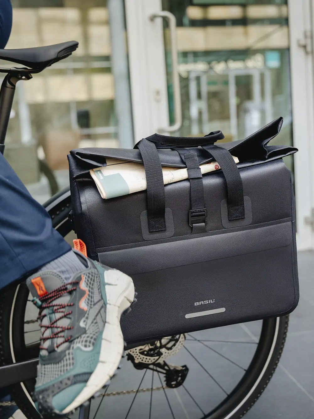 Basil Urban Dry Neo - office bag MIK Hooks - 23-26L - zwart